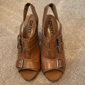 DKNY Brown Leather Buckle Slingback Heels🐻